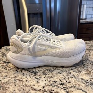 Brooks Women's Cream Sneakers